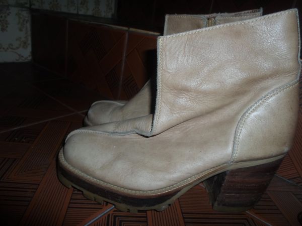 Bota tamanho 34 (COURO)