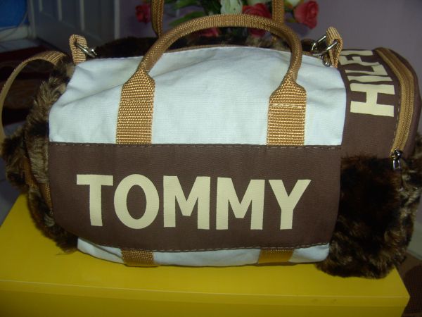 Bolsa felpudinha de onçinha Tommy